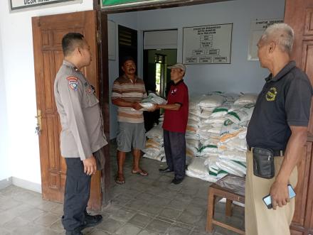 PENYALURAN BANTUAN PANGAN CADANGAN BERAS PEMERINTAH PADA WARGA MALASAN